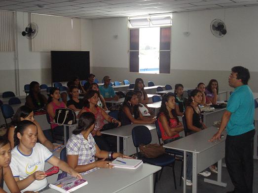 Palestra apresenta novidades aos calouros de Biblioteconomia