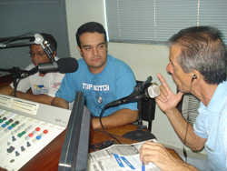 Coordenador de Medicina Veterinária fala sobre campanha de castração em programa de rádio