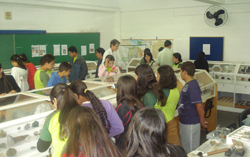 Alunos da Escola Florêncio Rodrigues Nunes visitam o UNIFOR-MG