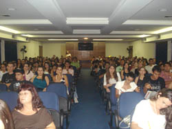 Estudantes do UNIFOR-MG assistem à palestra sobre Toxoplasmose