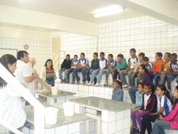 Estudantes da Escola Municipal Célia de Melo visitam UNIFOR-MG