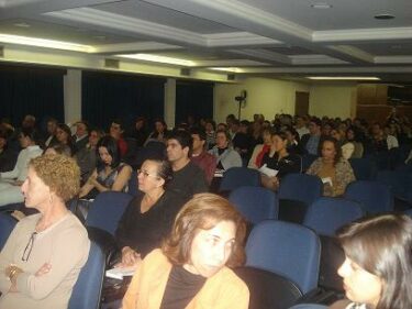 Representantes do UNIFOR-MG promovem reunião com o Corpo Docente