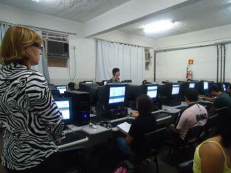 Alunos de Biblioteconomia são apresentados à Biblioteca Virtual de Saúde