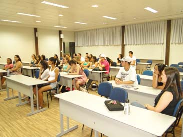 Alunos de Ciências Biológicas participam de aula inaugural
