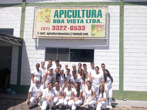 Acadêmicos de Medicina Veterinária fazem visita técnica