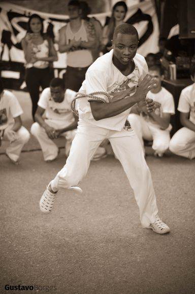 Aluno de Educação Física busca patrocínio para disputar Campeonato Mundial de Capoeira