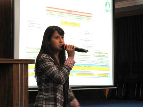 Pesquisadora boliviana ministra palestra no UNIFOR-MG