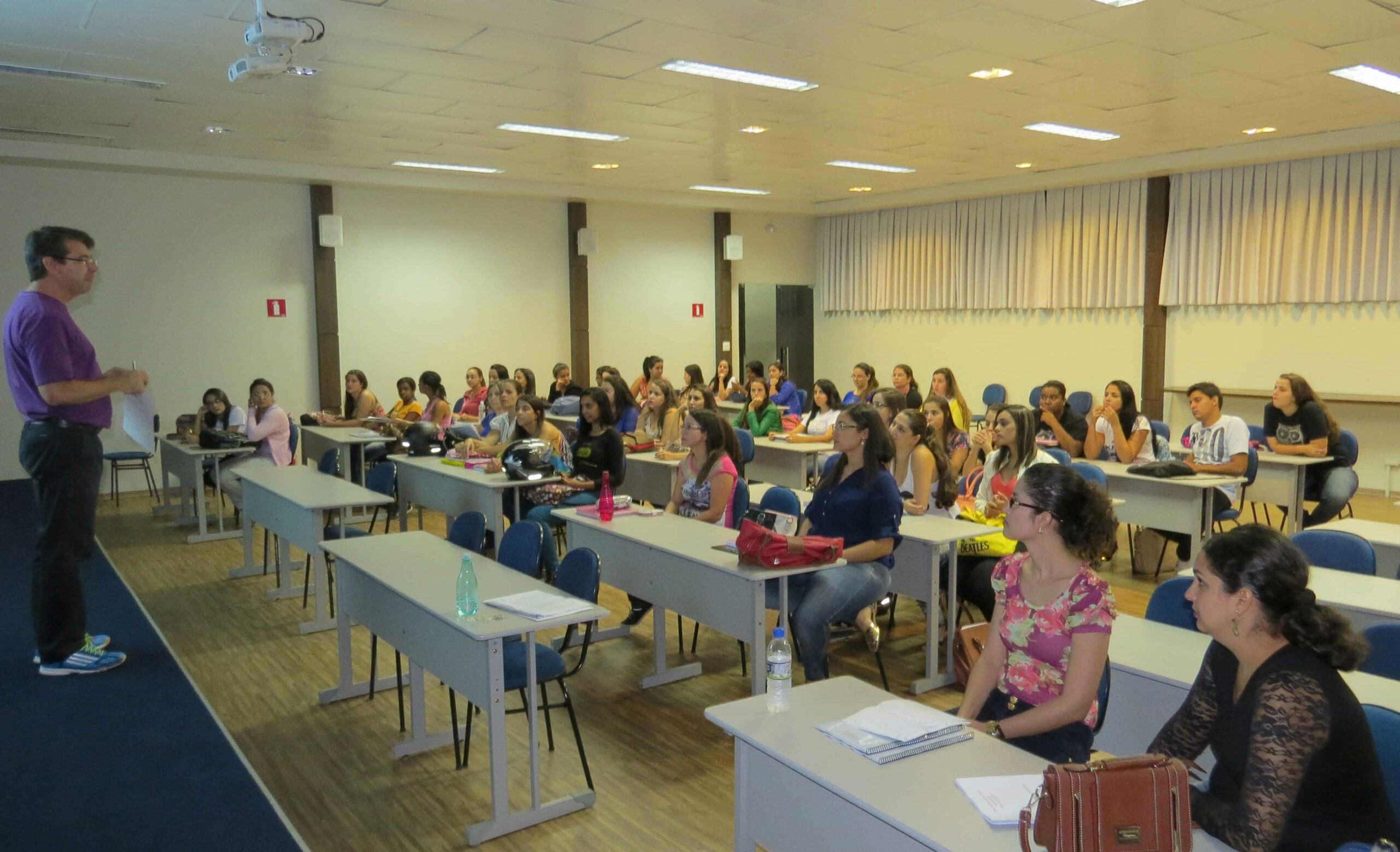 Alunas apresentam trabalhos em Seminário de Pedagogia