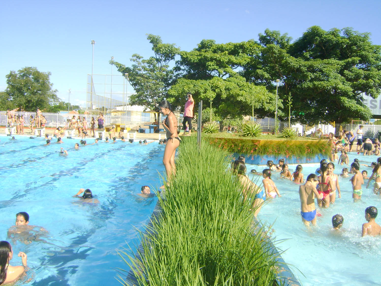 Edital de Concorrência nº 12/2015 para Locação do Bar do Clube UNIFOR-MG