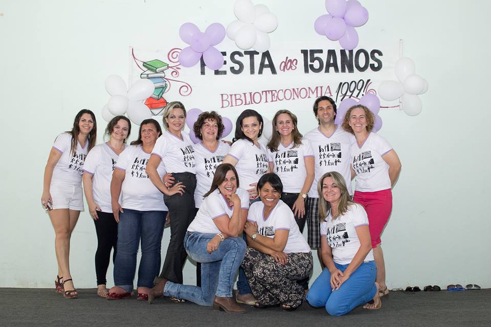 Turma de Biblioteconomia comemora 15 anos de formatura