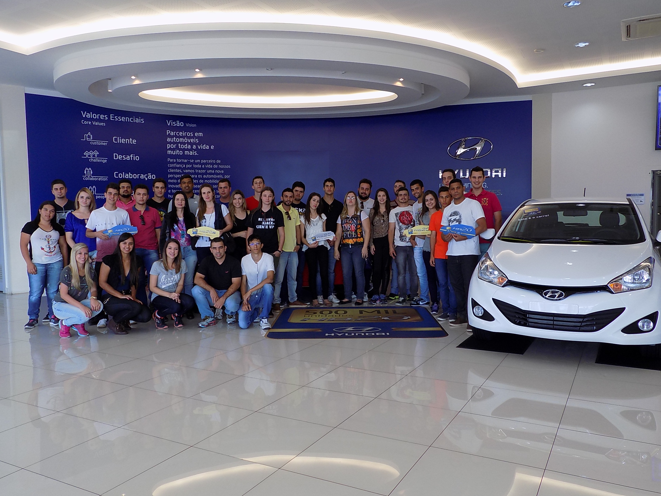 Alunos dos cursos de Administração e Marketing visitam a fábrica da Hyundai em Piracicaba