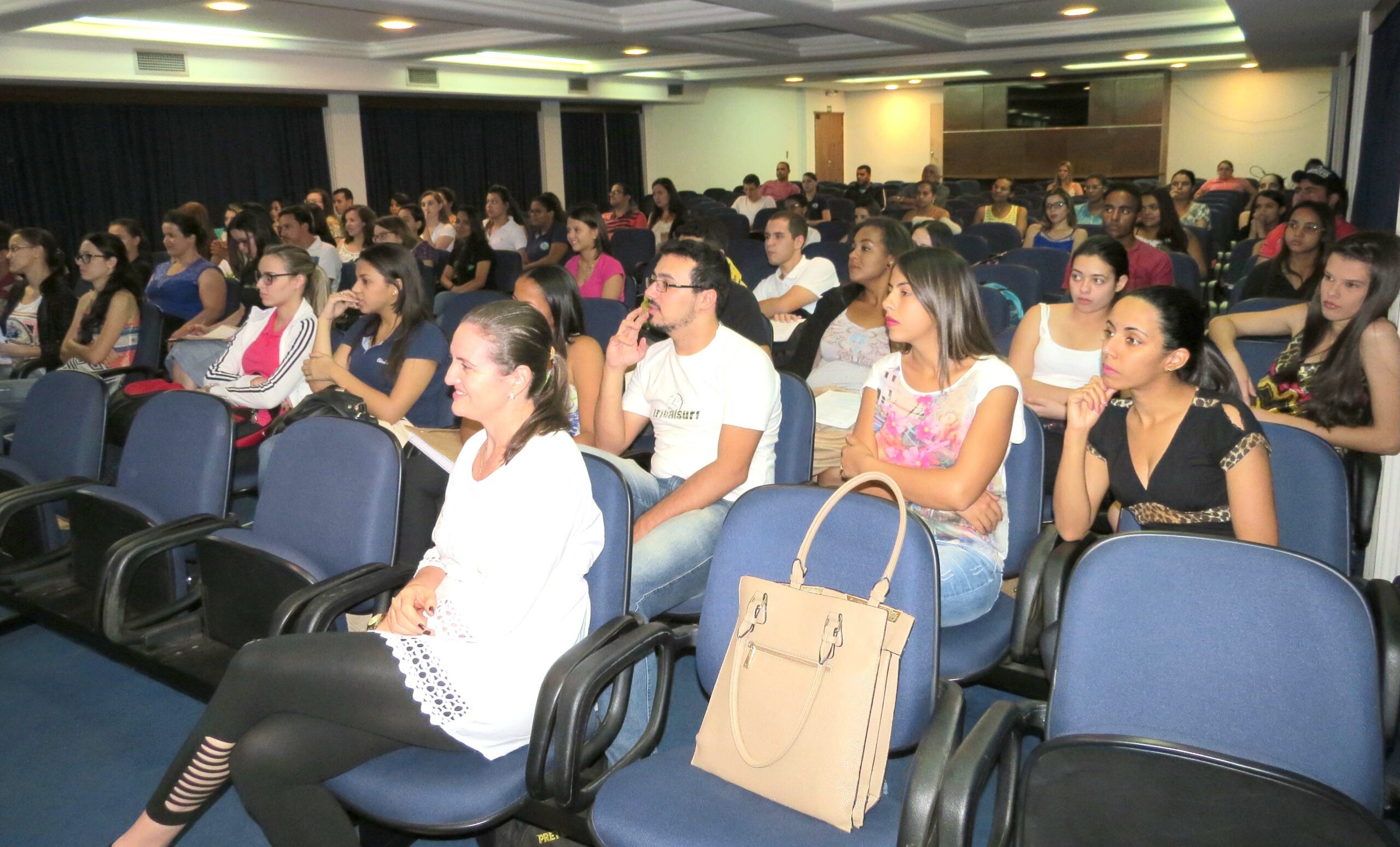 Semana do Biólogo capacita alunos do UNIFOR-MG