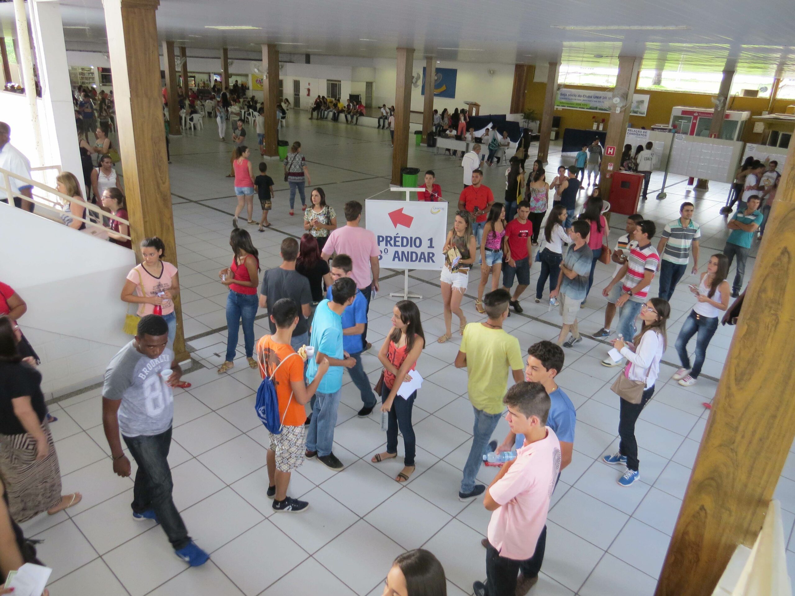 Vestibular 2016 movimenta o campus do UNIFOR-MG