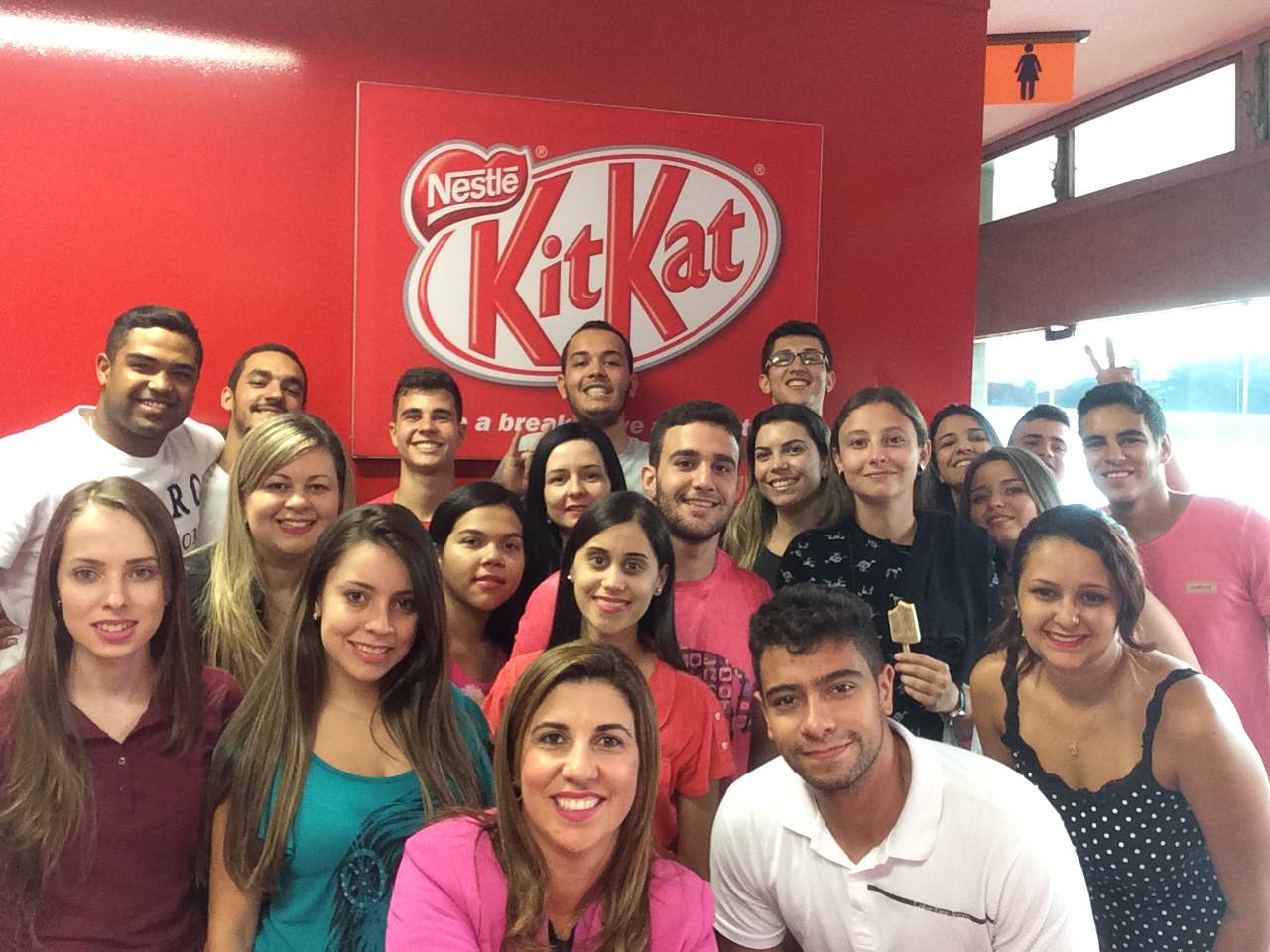 Alunos de Administração e Marketing visitam a fábrica da Nestlé em São Paulo