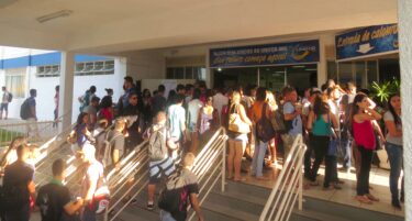 UNIFOR-MG fica bastante movimentado nos primeiros dias de aulas