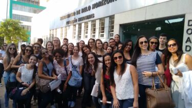 Alunos dos cursos de Biomedicina e Enfermagem visitam Hemocentro