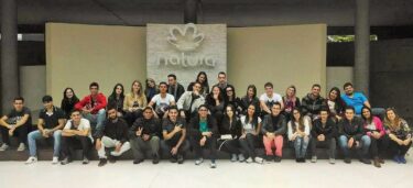 Alunos do UNIFOR-MG visitam fábrica da Natura em Cajamar, São Paulo