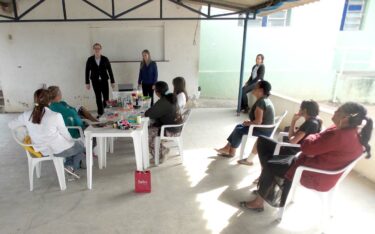 Curso de Biomedicina do Centro Universitário de Formiga promove palestras no CRAS