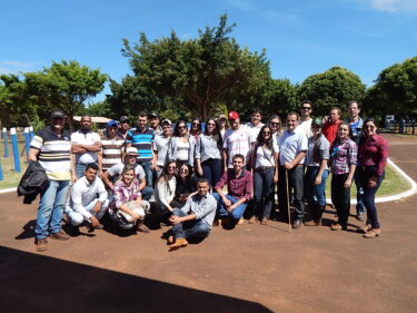 Alunos do UNIFOR-MG fazem visita técnica à ExpoZebu