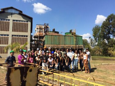 Alunos participam de visita técnica à Siderúrgica USIPAR, em Pitangui