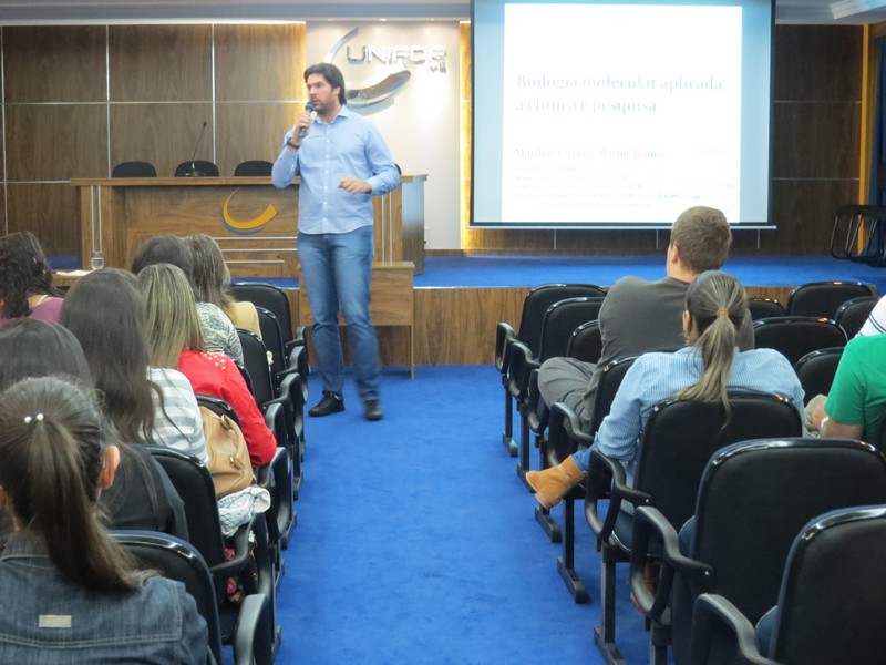 UNIFOR-MG recebe a palestra “Biologia Molecular na Vida do Biomédico”