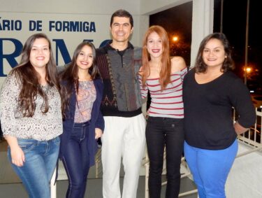 Alunas dos cursos de Ciências Biológicas e de Pedagogia participarão de congresso internacional