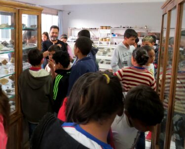 Alunos da “Escola Estadual José Bernardes de Faria” visitam laboratórios do UNIFOR-MG