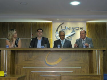 Palestra sobre Novo Código de Processo Civil é realizada no UNIFOR-MG