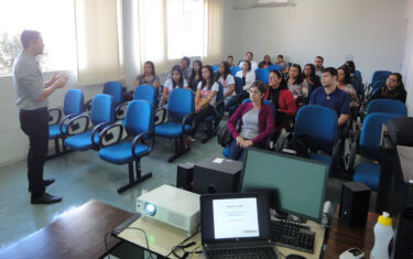Alunos de Biblioteconomia participam de visita técnica