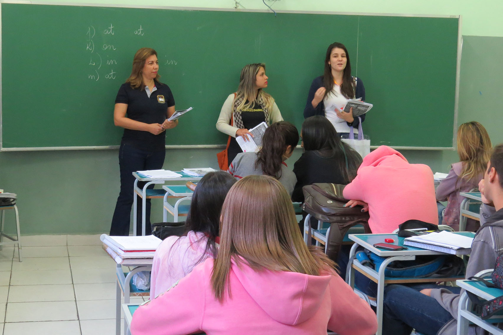 Curso de Biblioteconomia leva práticas de Conservação e Preservação de Documentos para alunos da rede pública