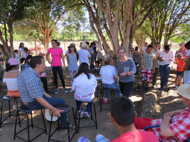 Alunos da APAE participam de atividades na Fazenda do UNIFOR-MG