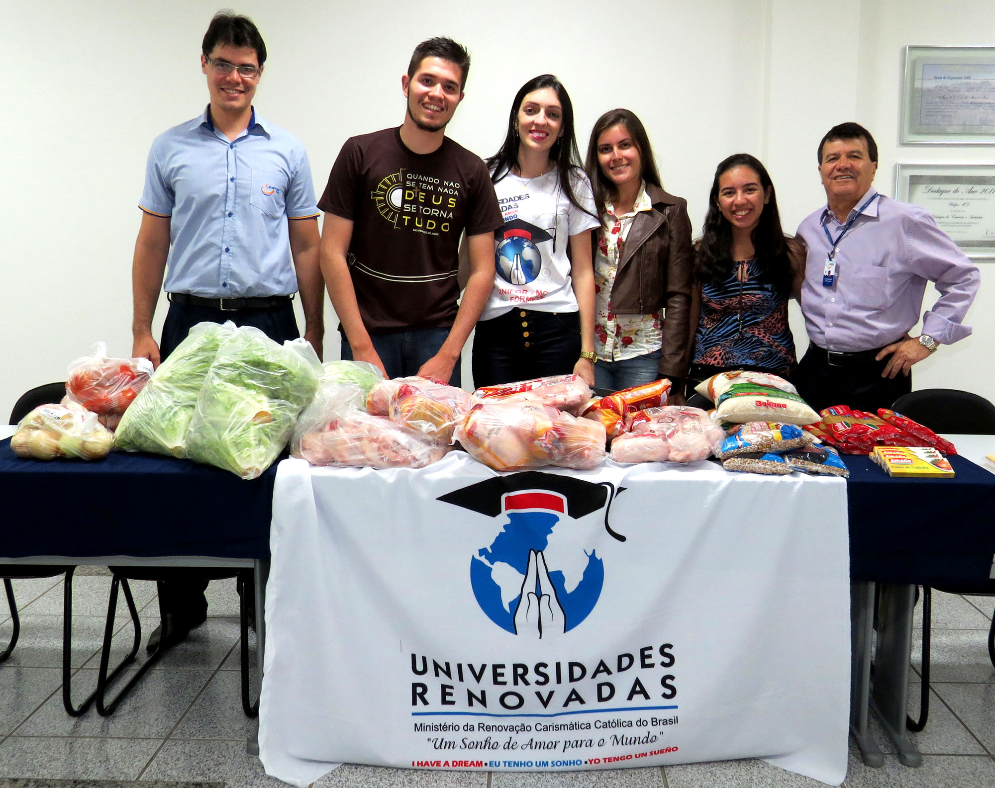 UNIFOR-MG doa alimentos para o Encontro Diocesano: Universidades Renovadas