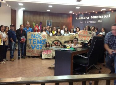 Representantes do Curso de Serviço Social debatem a PEC 55 na Câmara Municipal de Formiga