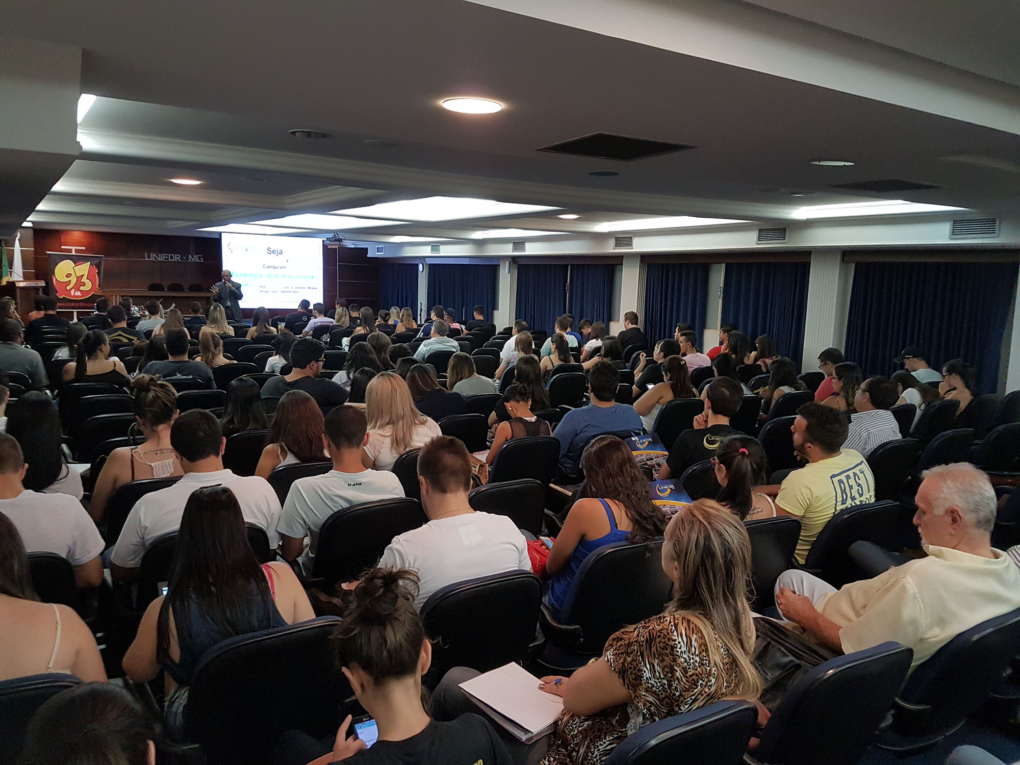 Alunos de Administração e Marketing participam do I SEMAD