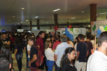 Alunos do Colégio de Aplicação apresentam suas pesquisas na Feira de Ciências