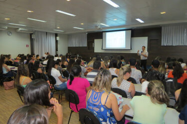Alunos participam da III Semana de Biomedicina do UNIFOR-MG