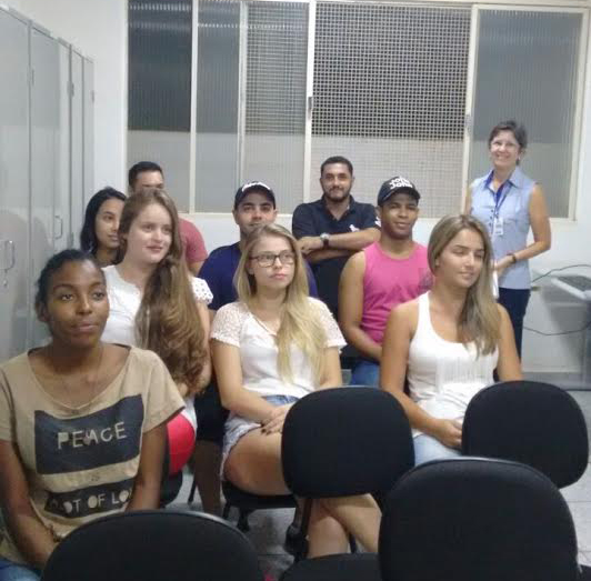 Alunos de Engenharia Química participam de treinamento para novos usuários da Biblioteca