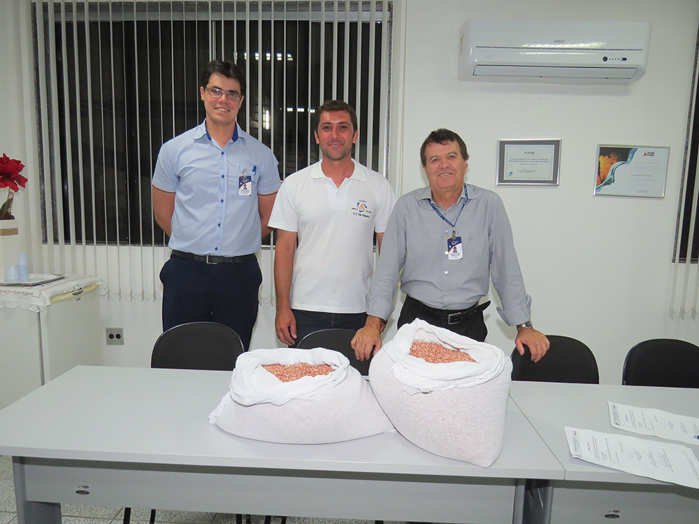 FUOM doa 30,2 quilogramas de feijão para o Centro Espírita Tio Fonsinho