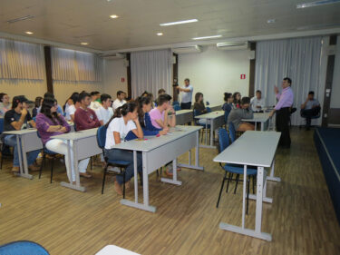 Reitoria promove encontro com calouros da Medicina Veterinária