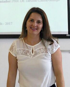 Professora do UNIFOR-MG conclui Mestrado em Gestão em Serviços de Saúde e Enfermagem
