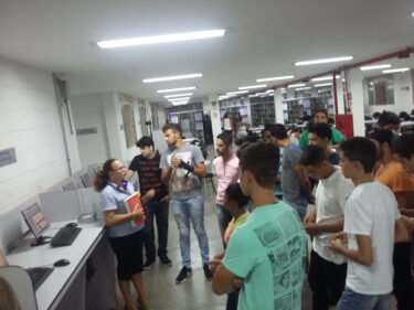 Alunos de Engenharia Civil participam de treinamento na “Biblioteca Ângela Vaz Leão”