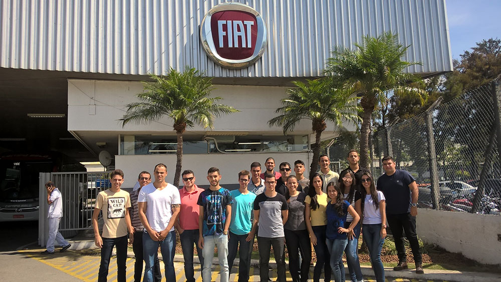 Alunos de Engenharia de Produção visitam a FIAT