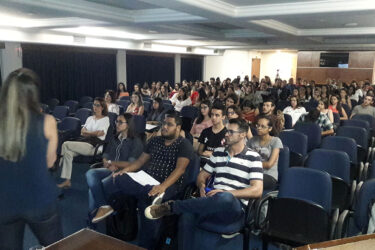 Arquiteta da DECA ministra palestra para alunos de Arquitetura e Urbanismo