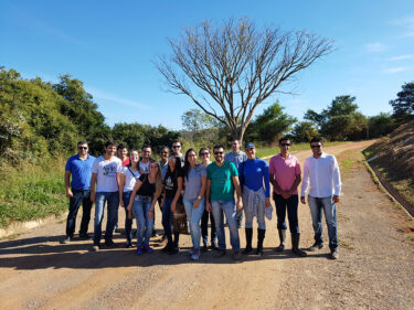 Alunos do curso de Engenharia Ambiental e Sanitária visitam o Aterro Sanitário de Formiga