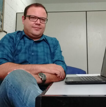 Professor do UNIFOR-MG publicará capítulo em livro