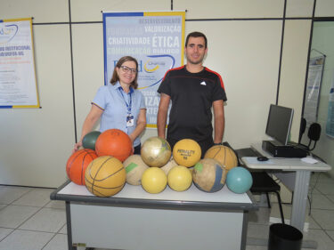 PIBID recebe doação de bolas esportivas