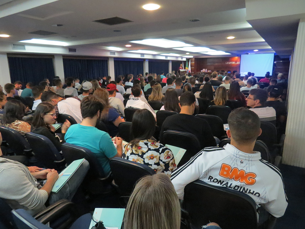 Alunos de Administração e Marketing participam do II SEMAD
