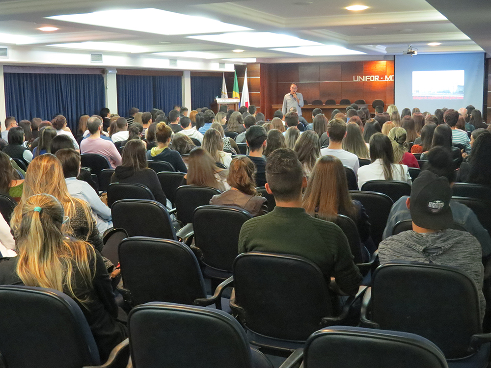 Curso de Arquitetura e Urbanismo recebe profissionais renomados para Ciclo de Palestras