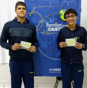 Presidente da FUOM homenageia alunos do Colégio de Aplicação