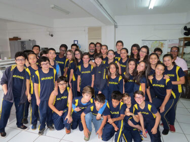 Alunos do Colégio de Aplicação visitam o Laboratório de Mineralogia